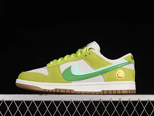 All categories Nk SB Dunk Series Nk SB Dunk Low low-top sneakers Nk SB Dunk Low "85" Green Apple Smiley SB low-top sports and leisure sneakers DO9457-122